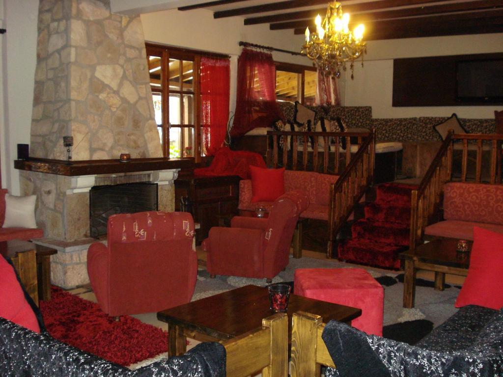 Hotel Koziakas Eláti Buitenkant foto