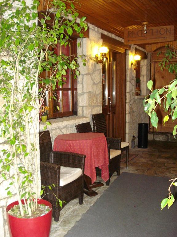 Hotel Koziakas Eláti Buitenkant foto